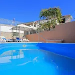 Pool Near Sea Holiday home *