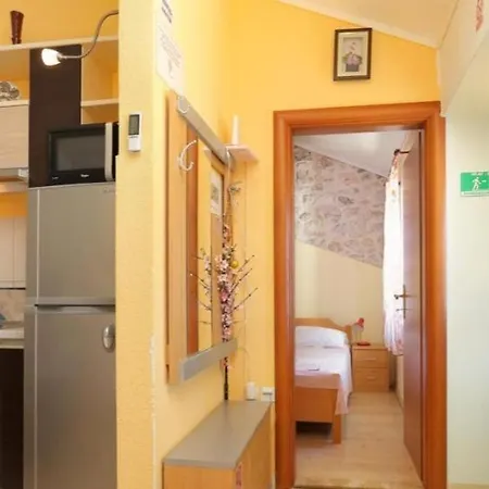 Ferienhaus Pool Near Sea