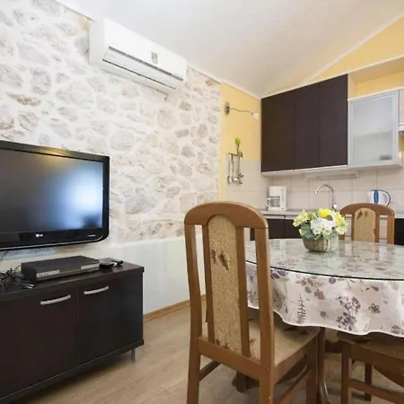 Pool Near Sea Ferienhaus *