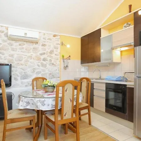 Pool Near Sea Ferienhaus