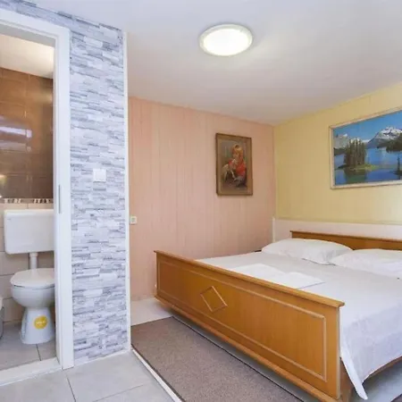 Pool Near Sea Ferienhaus