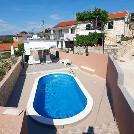 Ferienhaus Pool Near Sea