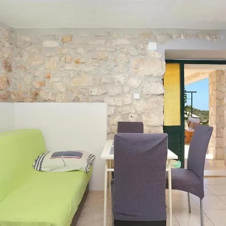 Pool Near Sea Ferienhaus Ražanj