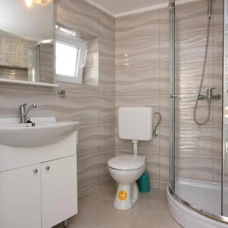 Pool Near Sea Ferienhaus Ražanj