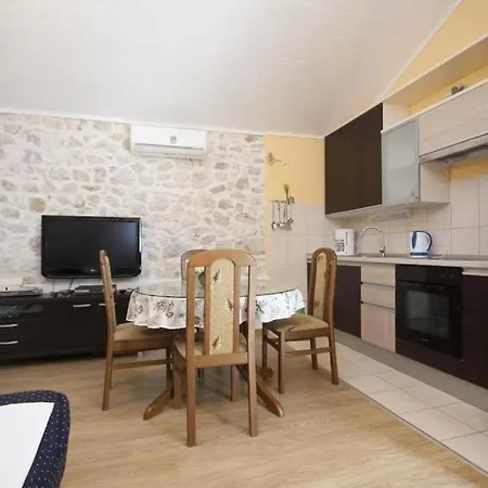 Pool Near Sea Ferienhaus Ražanj