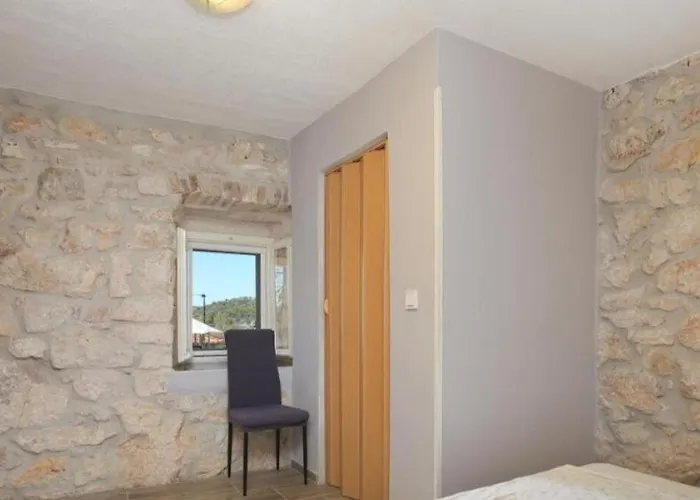 Pool Near Sea 度假居