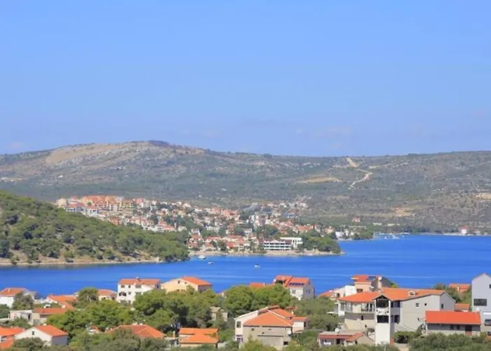 Pool Near Sea 度假居 Ražanj