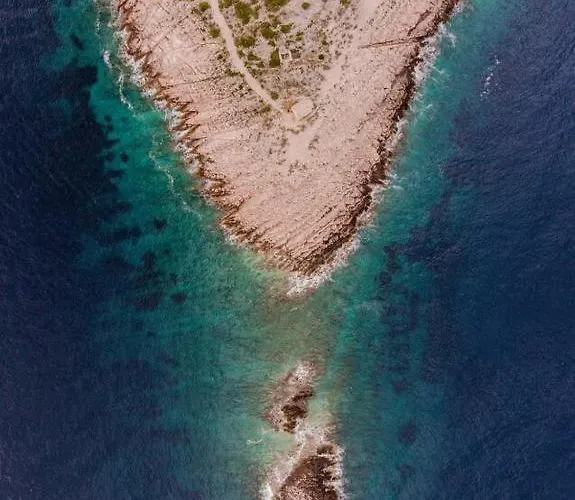 Pool Near Sea 度假居 Ražanj