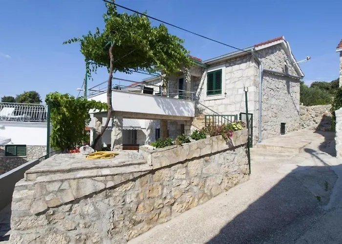 Pool Near Sea 度假居