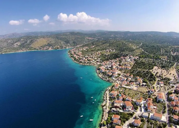 Pool Near Sea 度假居 Ražanj