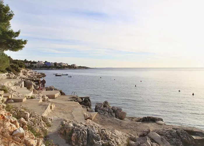 度假居 Pool Near Sea