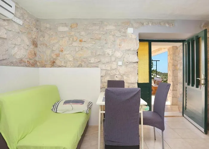 Pool Near Sea 度假居 Ražanj